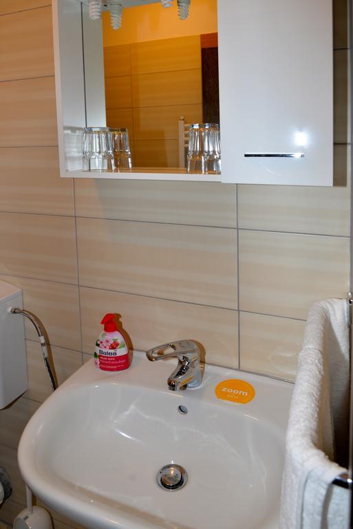Guesthouse Pink Panther Udbina Szoba fotó
